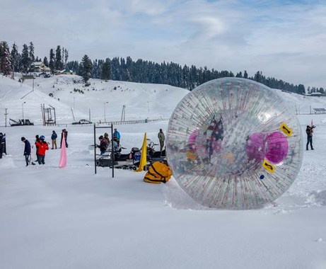 snow-activities in manali